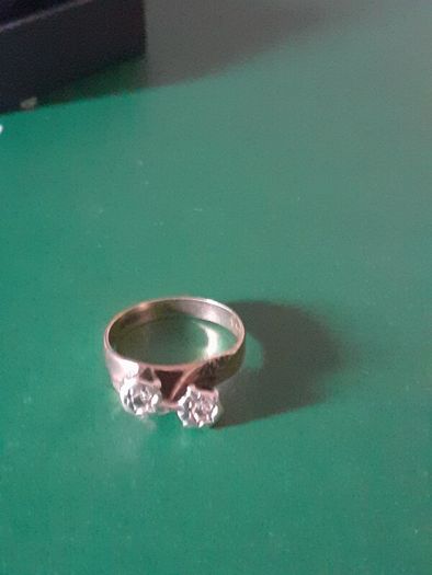 Gold diamond ring