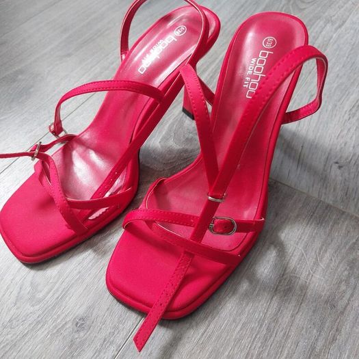 Boohoo red heels