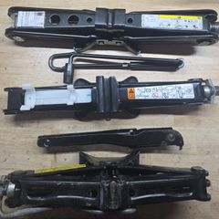 Set of car scissors jacks