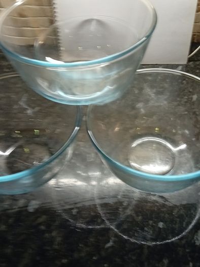 Pyrex. Mixing Bowls