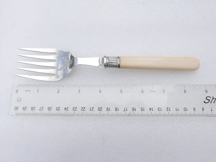 Vintage Art Deco Hallmarked Silver Plated Fish Servers: Sheffield