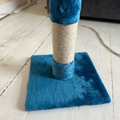 Cat scratching post