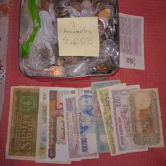 4.600kg.coins and 9 banknotes