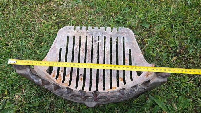 heavy-duty cast iron grate and front grate