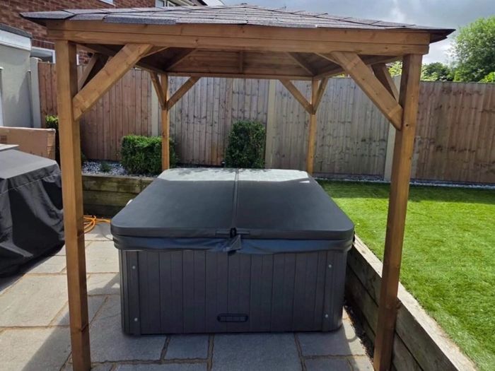 New 4-5 Person Hot Tubs