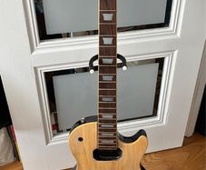 Les Paul style guitar