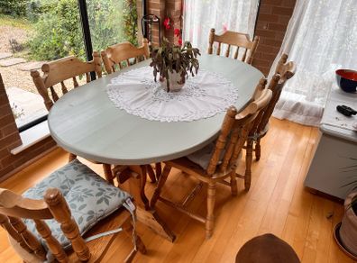 table and chairs