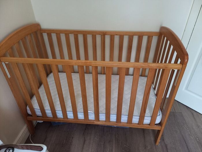 Cot and travel cot