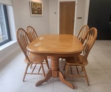 Extendable kitchen table and 4 chairs
