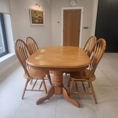 Extendable kitchen table and 4 chairs