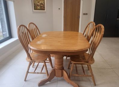 Extendable kitchen table and 4 chairs