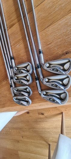 taylormade R7 irons and stand bag