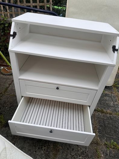 Baby changing unit