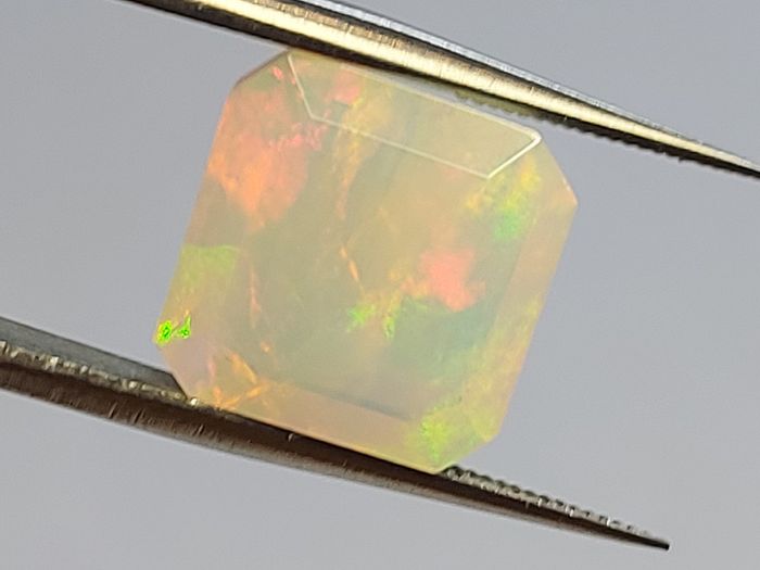Faceted Ethiopian opal 4.1 ct