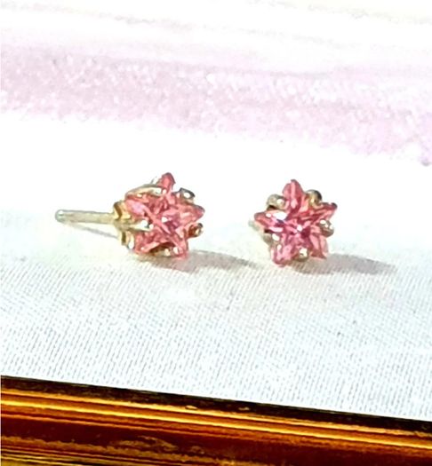 BN White Gold Pink Sapphire Star Studs