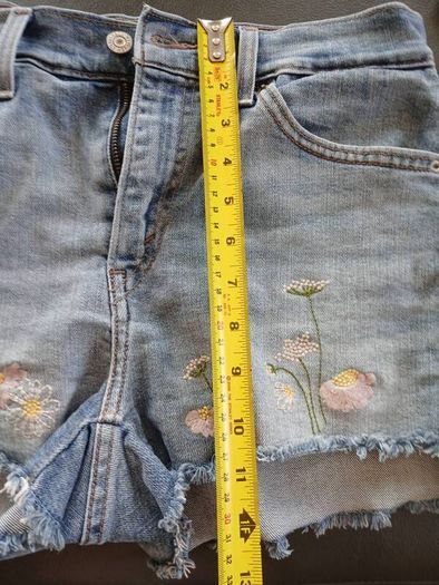 Levis denim shorts pristine