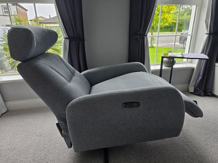 Recliner Swivel Chair Electric Battery Poweredd