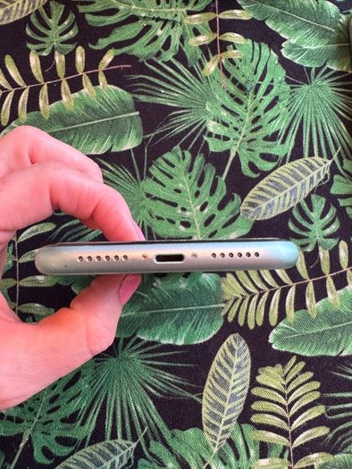 Stunning iphone 11 64GB plus an extensive set of accessories