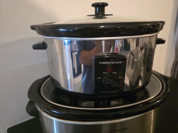 Set of slowcookers
