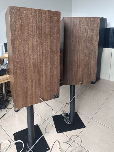 waltham stm 40 stereo audio bookshelf speakers Hifi like new  made in Ireland