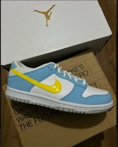 Nike shoes size 4