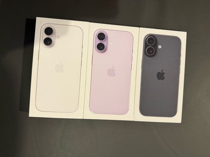 iPhone 17,256GB (IRISH STOCK) ALL COLOURS AVAILABLE Brand New Sealed Unlocked 1 year Apple Warranty Free Screen Protector and Phone Cover RECEIPT