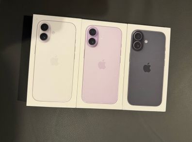 iPhone 17,256GB (IRISH STOCK) ALL COLOURS AVAILABLE Brand New Sealed Unlocked 1 year Apple Warranty Free Screen Protector and Phone Cover RECEIPT