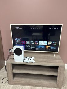Xbox series S + 2 controllers