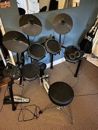 Allesis Nitro Mesh Electric Drum Kit
