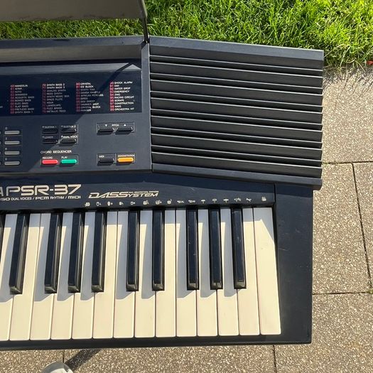 Yamaha PSR-37 Keyboard Power Adaptor - Stand