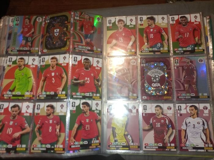 Panini World Cup 2026 binder almost full + extra cards