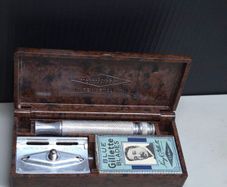 Vintage Gillette Safety Razor Set Made in England Original Case & Blue Blades