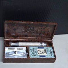 Vintage Gillette Safety Razor Set Made in England Original Case & Blue Blades