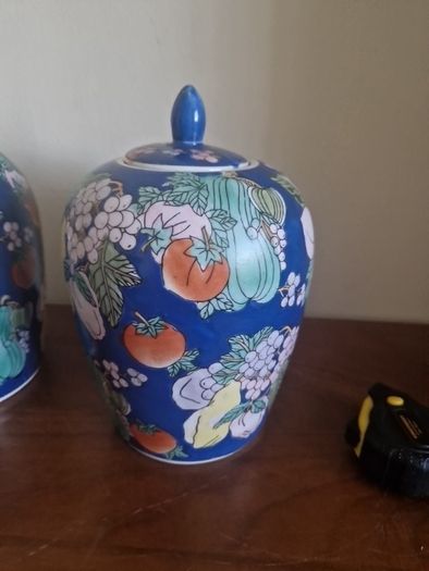 HK Dynasty matching lidded jars