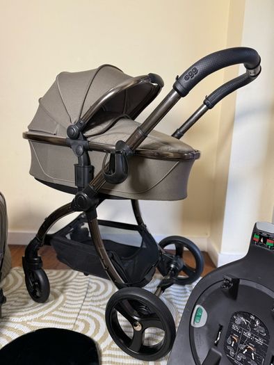 Full Egg 3 travel system Cybex car seat and isofix base