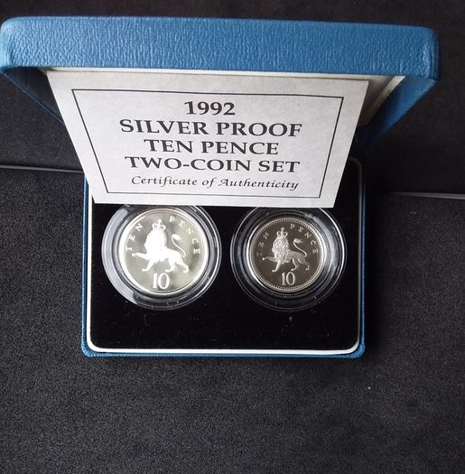 1992 Royal Mint Silver Proof 10p Two-Coin Set ( Complete with COA and Box )