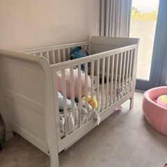 Mamas and papas sleigh cot and changing unit