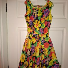 Brand NEW stunning River Island flowery dress, size S