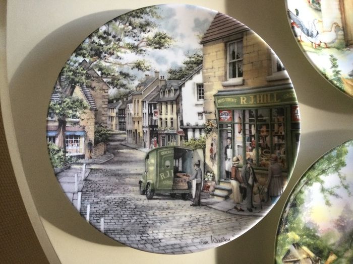 Collectible Royal Doulton Plates X 5.