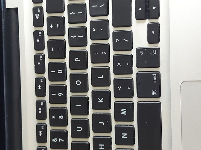Apple MacBook Pro, 13 inch, Mid 2010, 4GB Ram, 500GB HDD, Ready for reinstalling High Sierra, excellent Battery and very good cosmetic condition