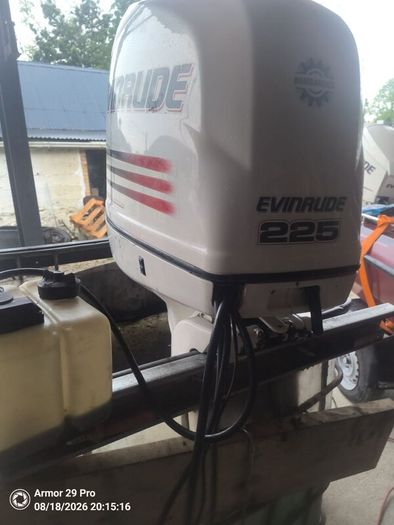 Evinrude 225  Only 350 hrs  XL shaft