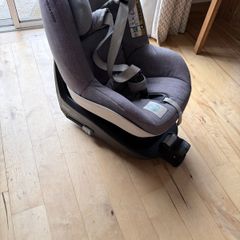 Maxi-Cosi Car Seat + 2wayFix ISOFIX Base