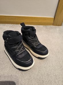 Waterproof shoes