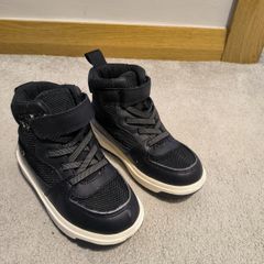 Waterproof shoes