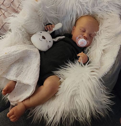 Reborn Dolls-20 Inch Realistic Baby Doll Boy Soft Cloth Body,Eyes Closed Newborn Babies Looks Like A Realistic Baby Dolls (FREE POSTAGE)