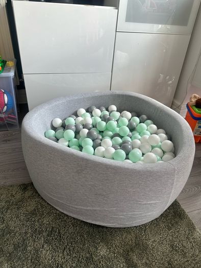 pool with balls