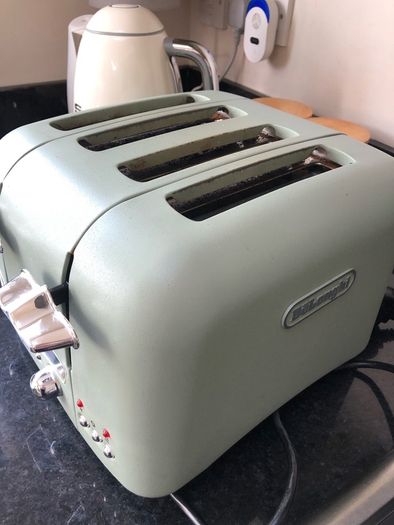 toaster 4 slice Delonghi
