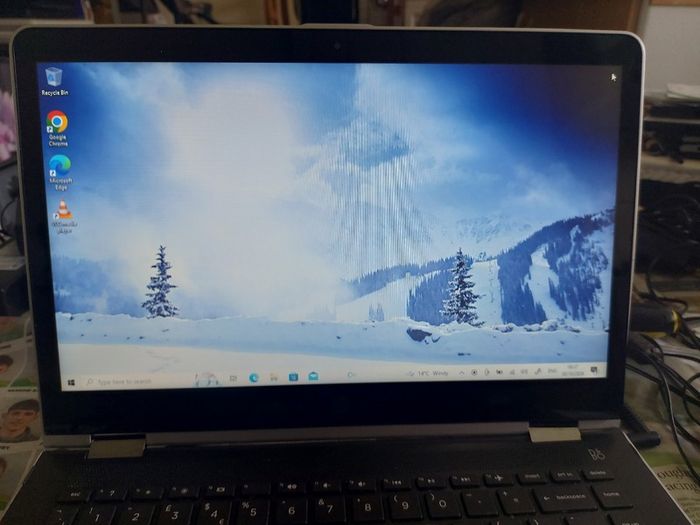 HP Laptop, TPN-W125, Intel Core i3-7100U CPU, 2.4GHz, 8GB Ram, 118GB SSD, Windows 10, Microsoft Edge, Chrome and VLC