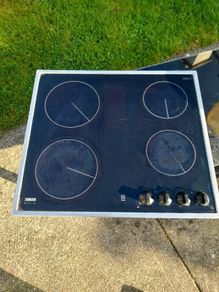 Wall oven and hob