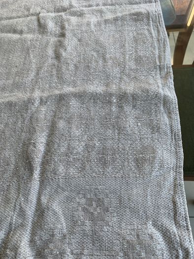 Linen table runner